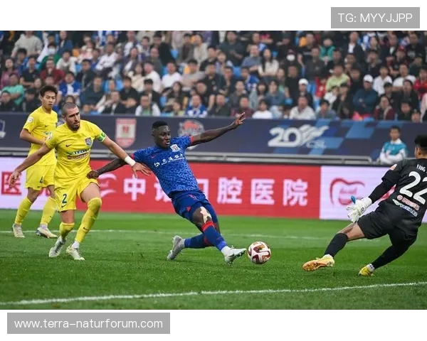 上海申花体系漏洞问题在近期失利中显现,球队战术稳定性面临考验 上海申花体系漏洞问题在近期失利中显现,球队战术稳定性面临考验