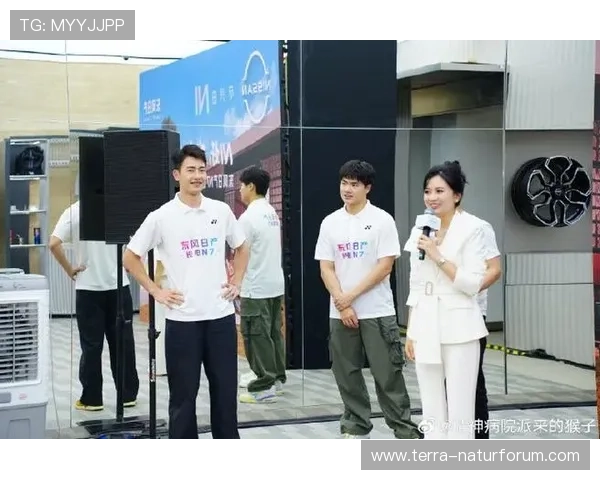 梁伟铿训练完直接打车去喝下午茶，这松弛感谁懂啊