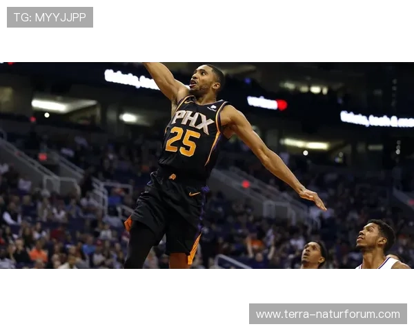 米卡尔·布里奇斯加强无球切入拉开空间提升三分命中率